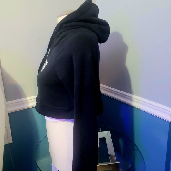 Gymshark Sport Black Cropped Hoodie - Picture 3 of 9